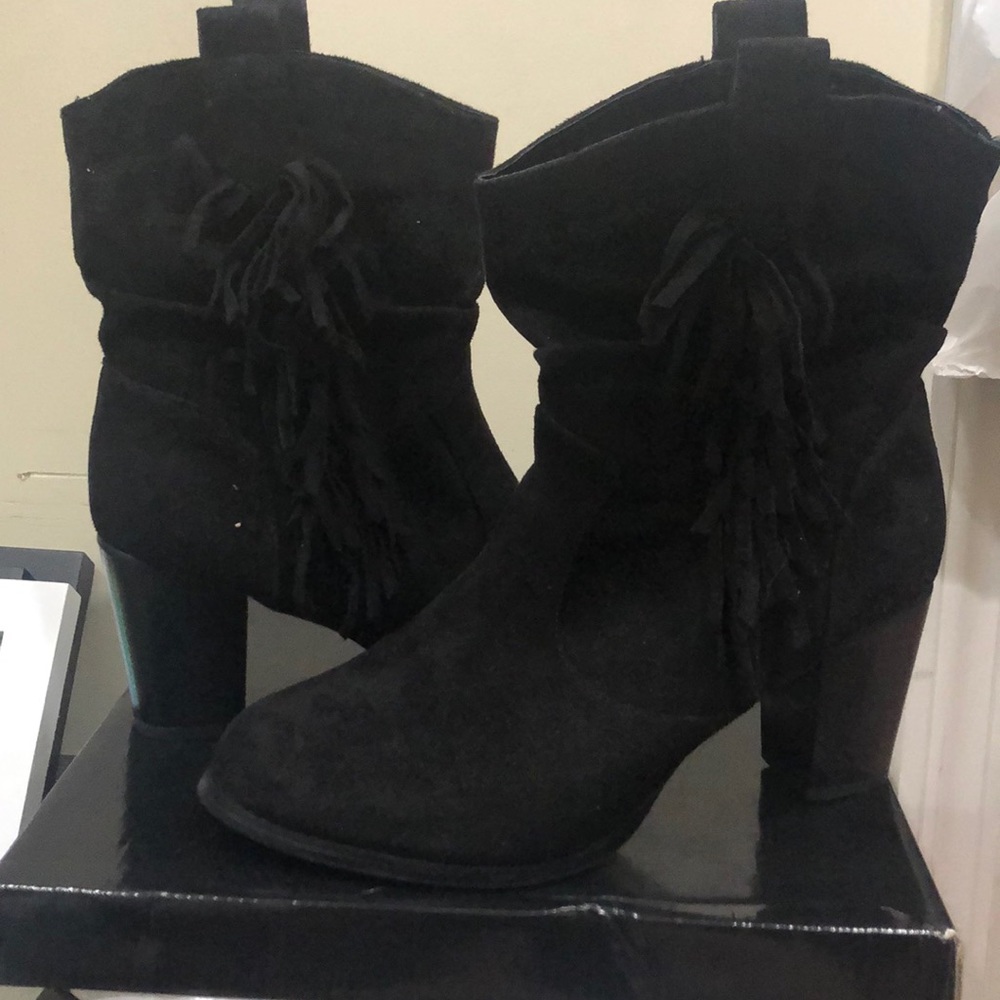 Black fringe bootie
